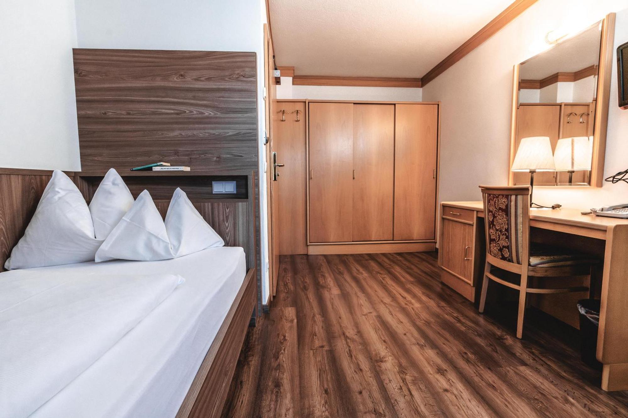 Hotel Reischach บรูนิโก ภายนอก รูปภาพ