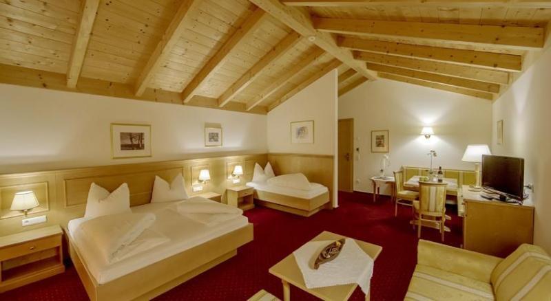 Hotel Reischach บรูนิโก ภายนอก รูปภาพ